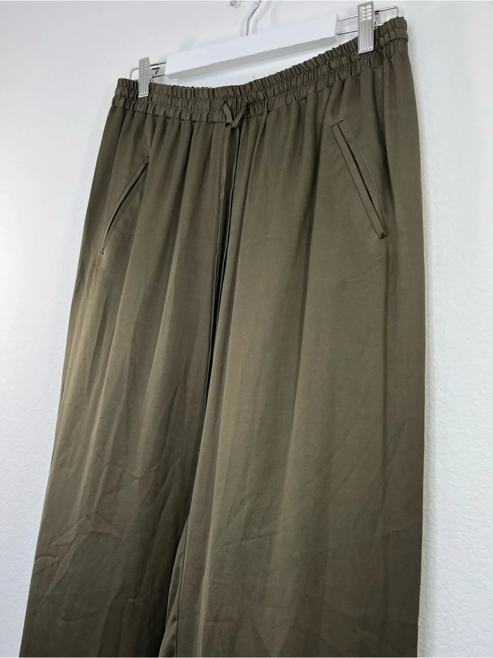 Trina Turk NEW Wide leg Pant Olive Pull on style size Medium - Picture 3 of 9